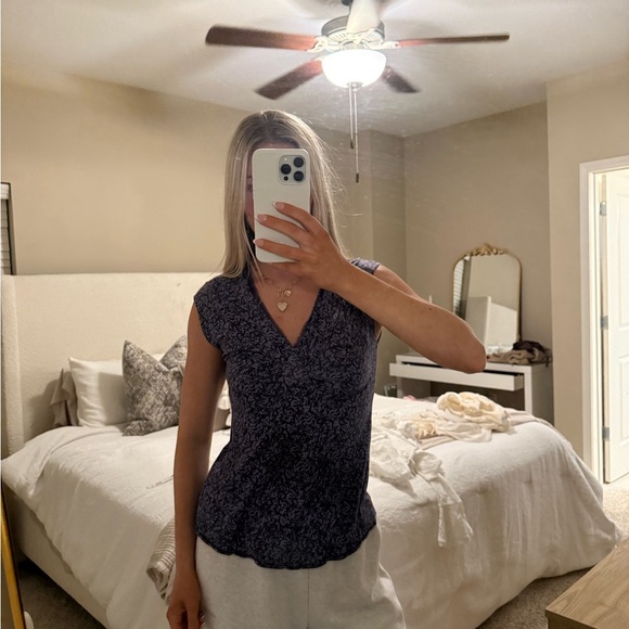 Banana Republic Grey and Purple Floral Patterned Top V Neck Fringe Detail - Picture 9 of 9